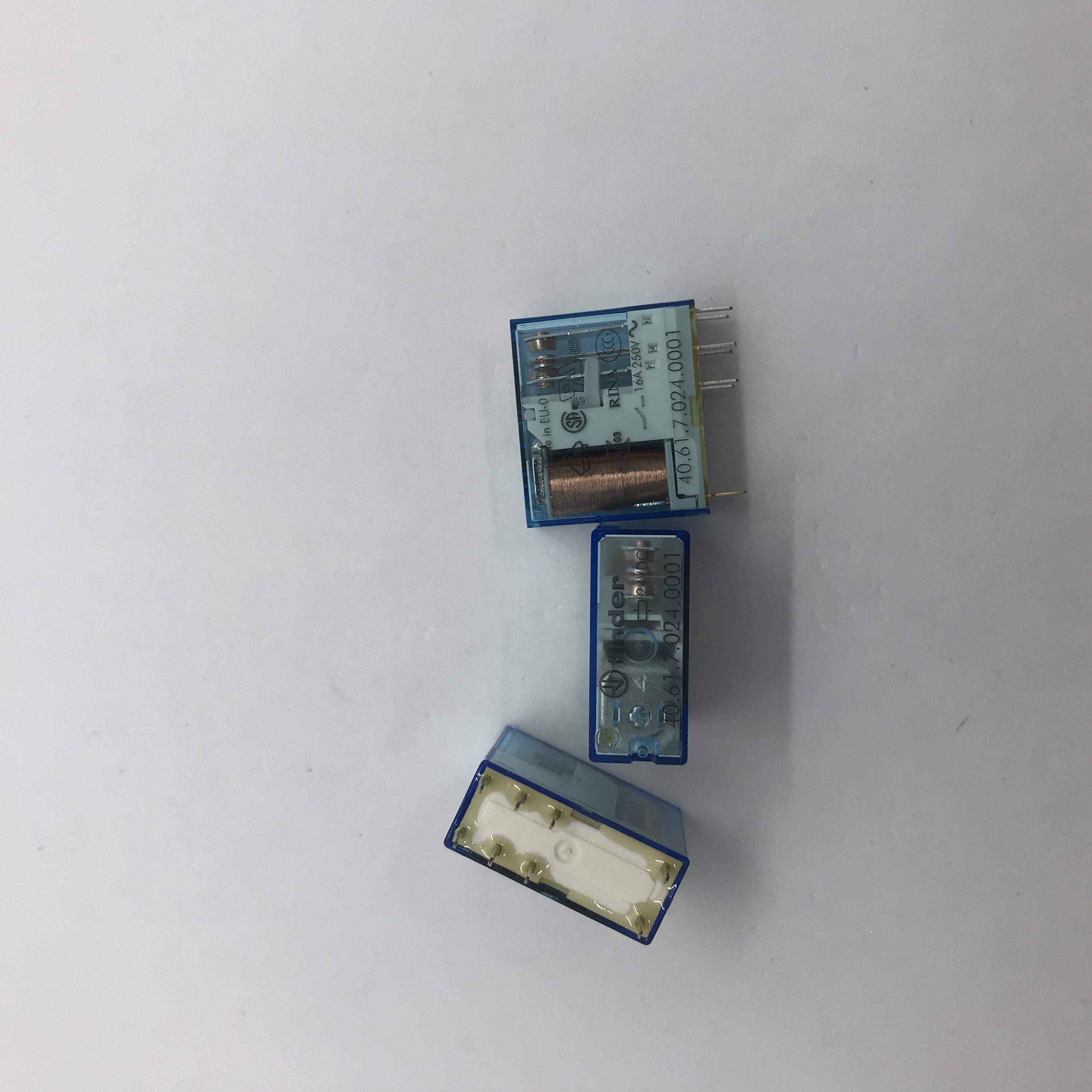 FINDER中间继电器